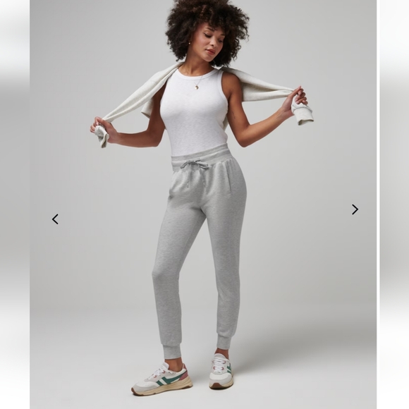 Travis Mathew Pants - Travis Mathew Women's Skyloft Tie Jogger size Medium